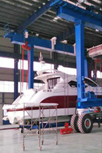 marine travel lift application: storehouse